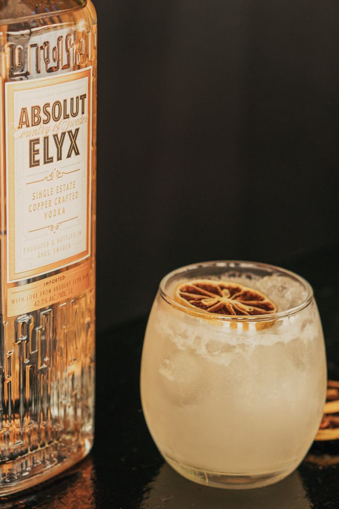 why-choose-us Chilled cocktail featuring Absolut Elyx with a citrus garnish on a dark background.